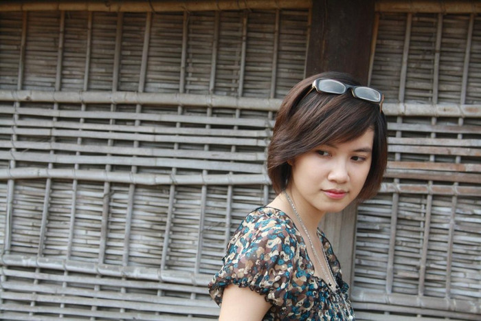 Châm ngôn ưa thích: Đừng khóc vì một việc đã qua, hãy cười vì mọi việc đang chờ phía trước.