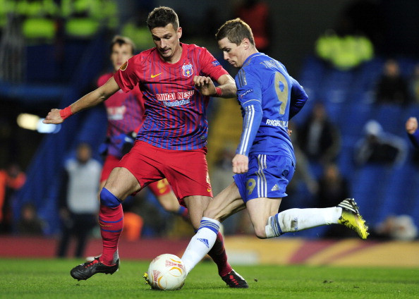 Phút 71 trận đấu lượt về giữa Chelsea và Steaua Bucharest, tỉ số đang là 2-1 nghiêng về đội chủ nhà, nếu bảo toàn được tỉ số này thì CLB đến từ Romania mới là đội giành quyền đi tiếp nhờ luật bàn thắng sân khách. Torres nhận bóng từ người đồng hương Mata, xử lý khéo léo trước khi tung cú dứt điểm bằng chân trái hiểm hóc nâng tỉ số lên 3-1 cho Chelsea. Phút 71 trận đấu lượt về giữa Chelsea và Steaua Bucharest, tỉ số đang là 2-1 nghiêng về đội chủ nhà, nếu bảo toàn được tỉ số này thì CLB đến từ Romania mới là đội giành quyền đi tiếp nhờ luật bàn thắng sân khách. Torres nhận bóng từ người đồng hương Mata, xử lý khéo léo trước khi tung cú dứt điểm bằng chân trái hiểm hóc nâng tỉ số lên 3-1 cho Chelsea.