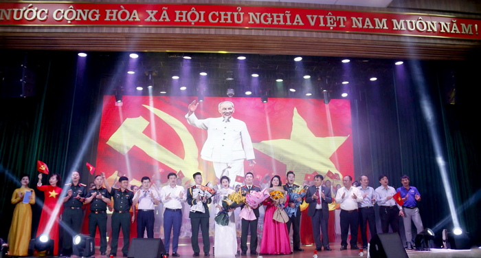 “Tổ quốc tôi chưa đẹp thế bao giờ” - Một đêm nghệ thuật, một lời tri ân, một ngọn lửa tiếp nối lý tưởng và khát vọng Việt Nam. GDVN_ảnh cover.png