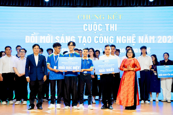 Với phần thi ấn tượng, sản phẩm mang tính công nghệ đột phá sinh viên Trường Đại học Văn Hiến xuất sắc đạt giải Đặc biệt và giải Nhất cuộc thi. Ảnh: NTCC. Picture4.jpg