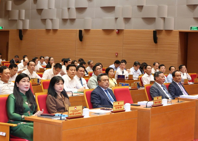 Đại biểu dự kỳ họp chuyên đề của Hội đồng nhân dân thành phố Hà Nội. Ảnh: VGP/GH. 3e02fa1bb114034a5a05-1745892176404320181103.jpg