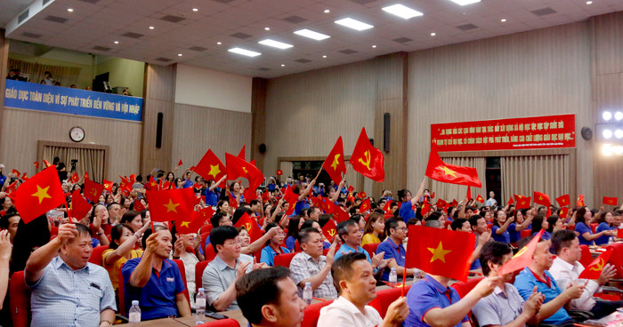 Chương trình thu hút sự tham gia của hàng trăm cán bộ, giảng viên, người lao động và sinh viên nhà trường. GDVN_34.jpg