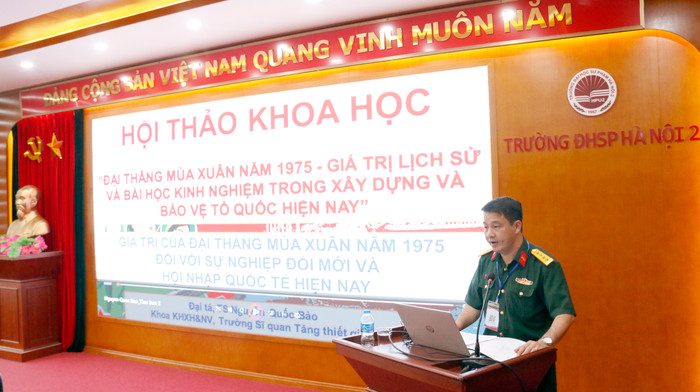 Đại tá, Tiến sĩ Nguyễn Quốc Bảo - Khoa Xã hội và Nhân văn (Trường Sĩ quan Tăng thiết giáp) trình bày tham luận “Giá trị của Đại thắng mùa Xuân năm 1975 đối với sự nghiệp đổi mới và hội nhập quốc tế hiện nay” tại Tiểu ban 2. GDVN_tăng thiết giáp.jpg