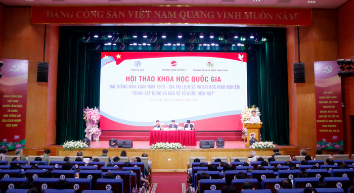 Toàn cảnh Hội thảo khoa học quốc gia “Đại thắng mùa Xuân năm 1975 - giá trị lịch sử và bài học kinh nghiệm trong xây dựng và bảo vệ Tổ quốc hiện nay” được tổ chức ngày 26/4/2025. GDVN_toàn cảnh.jpg