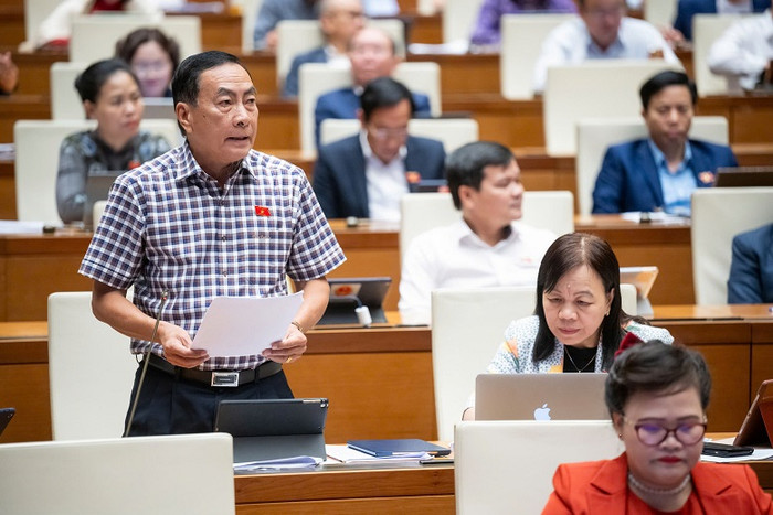Đại biểu Quốc hội Phạm Văn Hòa - Đoàn đại biểu Quốc hội tỉnh Đồng Tháp. Ảnh: media.quochoi.vn. PVHOA - THI TRUONG BAT DONG SAN & NHA O XH.jpg