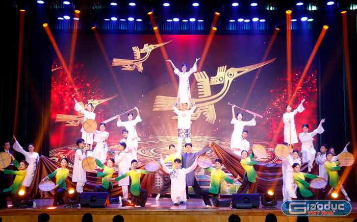 GDVN_văn nghệ.jpg