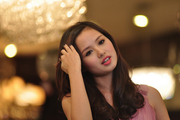 Hot girl Tâm Tít nói về ước mơ được trở thành ca sĩ và những gian nan của cô khi mới bước chân vào Sài Gòn lập nghiệp. Hot girl Tâm Tít nói về ước mơ được trở thành ca sĩ và những gian nan của cô khi mới bước chân vào Sài Gòn lập nghiệp.