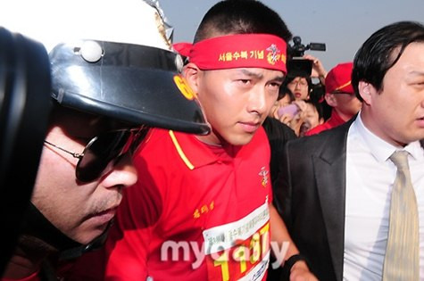 Hyun Bin thi chạy trong màu áo Hải quân Lục chiến ảnh 6 Hyun Bin thi chạy trong màu áo Hải quân Lục chiến ảnh 6