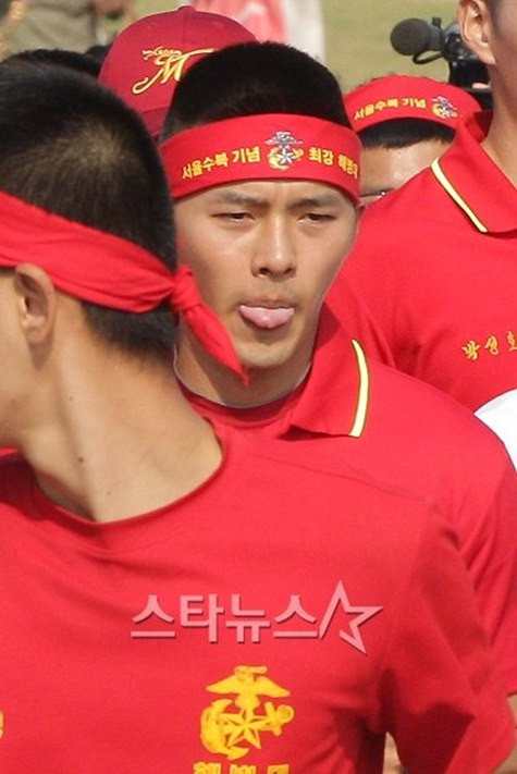 Hyun Bin thi chạy trong màu áo Hải quân Lục chiến ảnh 3 Hyun Bin thi chạy trong màu áo Hải quân Lục chiến ảnh 3