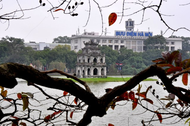 Mùa Thu đã đi vào thơ ca, làm đắm say biết bao lòng người. Tháp Rùa càng khiến mọi người ngỡ ngàng hơn trong nét Thu. Mùa Thu đã đi vào thơ ca, làm đắm say biết bao lòng người. Tháp Rùa càng khiến mọi người ngỡ ngàng hơn trong nét Thu.