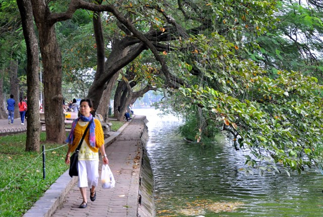 Dù trong thời gian nào, thời điểm nào hồ Gươm vẫn là điểm thu hút hàng triệu, hàng triệu con tim người Việt. Dù trong thời gian nào, thời điểm nào hồ Gươm vẫn là điểm thu hút hàng triệu, hàng triệu con tim người Việt.
