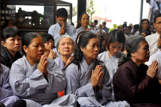 … tất cả cùng thành kính nguyện cầu mong hương hồn Đại tướng được về với cõi vĩnh hằng. … tất cả cùng thành kính nguyện cầu mong hương hồn Đại tướng được về với cõi vĩnh hằng.