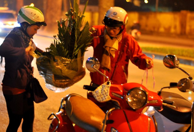 Những bó hoa tươi cũng được chuẩn bị để dâng lên Đại tướng Những bó hoa tươi cũng được chuẩn bị để dâng lên Đại tướng