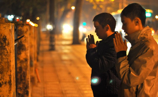 Hay đơn giản chỉ là chắp tay cầu cho linh hồn Đại tướng được siêu thoát về nơi vĩnh hằng. Hay đơn giản chỉ là chắp tay cầu cho linh hồn Đại tướng được siêu thoát về nơi vĩnh hằng.