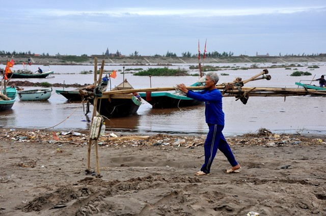 Công việc đánh bắt lại được tiếp tục Công việc đánh bắt lại được tiếp tục