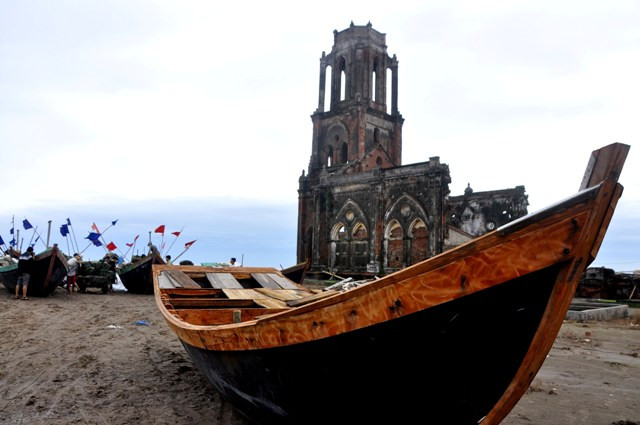 Trong đợt này, nhiều bè cá mới cũng được đưa ra bãi đánh bắt. Trong đợt này, nhiều bè cá mới cũng được đưa ra bãi đánh bắt.