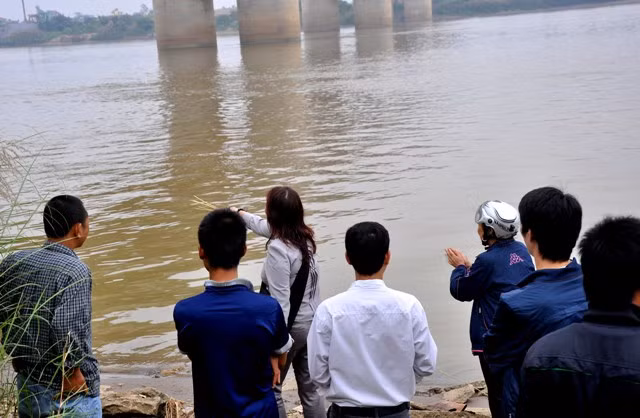 Mỗi khi có "nhà ngoại cảm" tới, mọi ánh mắt đều hướng về họ chỉ