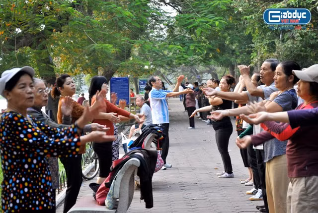 Để bắt đầu ngày mới sảng khoái, tinh thần minh mẫn, cơ thể dẻo dai thực hiện những động tác nhẹ nhàng vào mỗi buổi sáng, ngay sau khi thức dậy. Để bắt đầu ngày mới sảng khoái, tinh thần minh mẫn, cơ thể dẻo dai thực hiện những động tác nhẹ nhàng vào mỗi buổi sáng, ngay sau khi thức dậy.