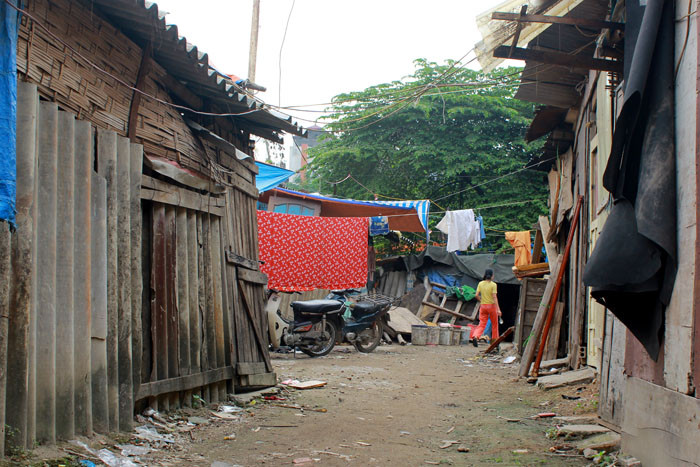 “Khu ổ chuột” là nơi tá túc và sinh sống qua ngày của những người lao động nghèo