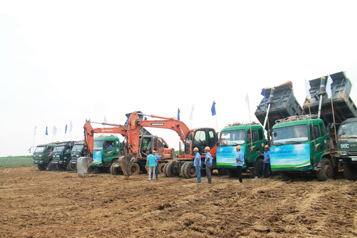 Ngay sau lễ động thổ, các phương tiện bắt đầu bước vào thi công dự án. Ngay sau lễ động thổ, các phương tiện bắt đầu bước vào thi công dự án.