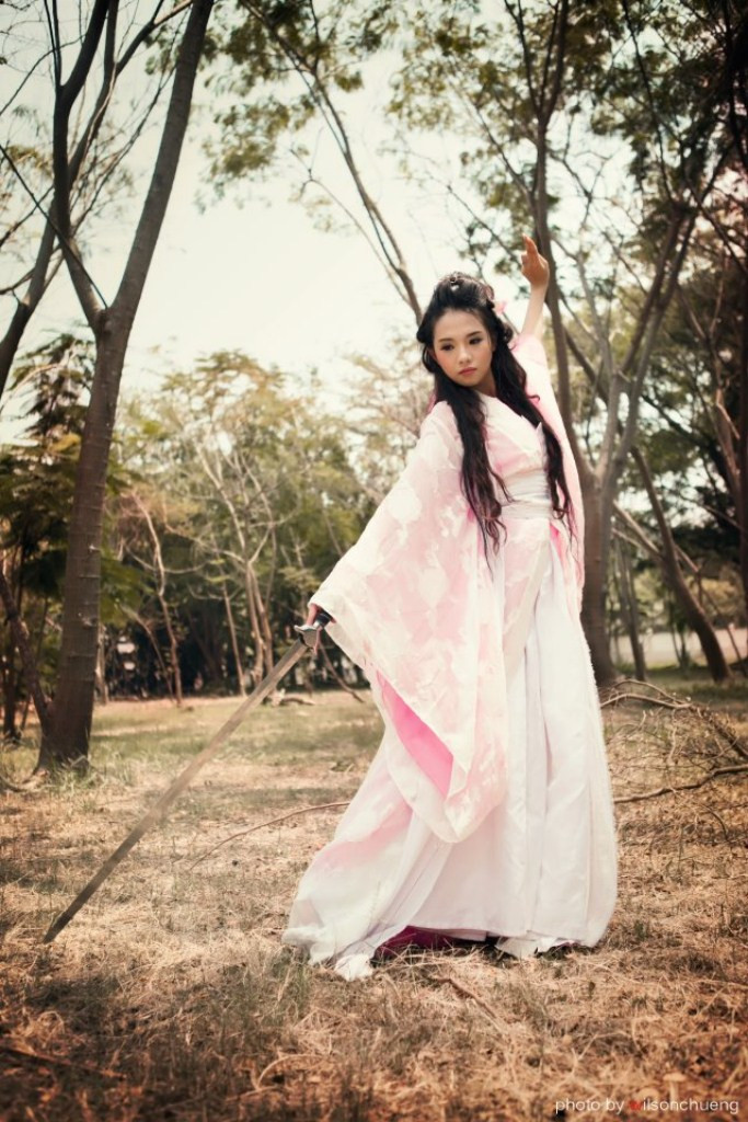 Nhưng vẻ đẹp của nàng còn hơn cả diễn viên cổ trang của Trung Hoa. Xem thêm: Cơn sốt thiên sứ 9x - đẹp xinh như Alice ở xứ sở thần tiên.