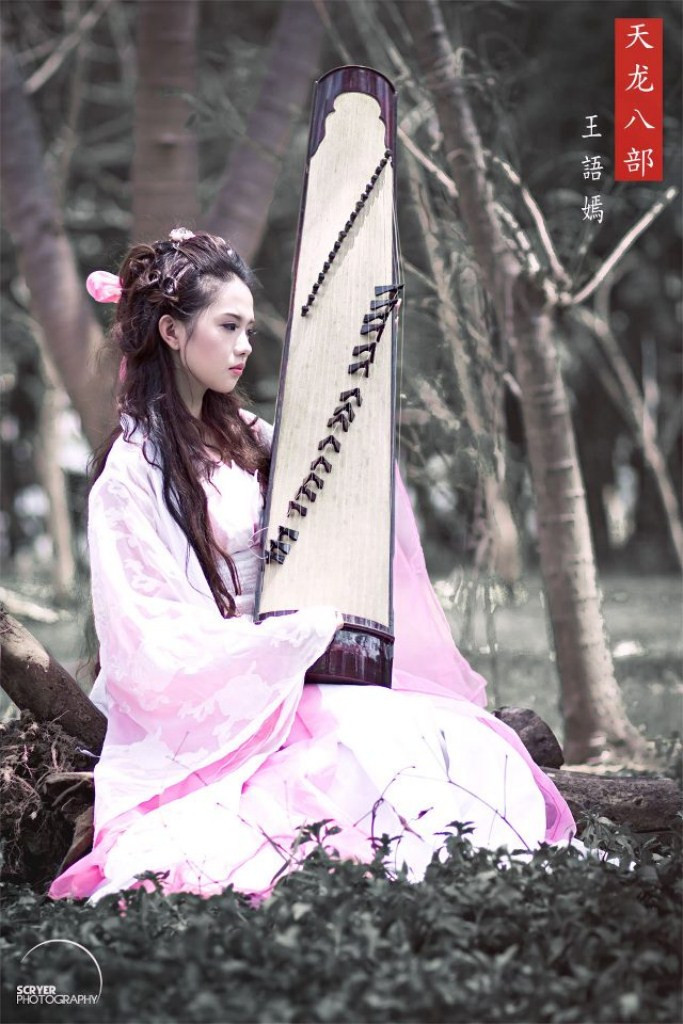 Nàng Vương Ngữ Yên là một nàng "Tiên" miền Tây sông nước, sở hữu một vóc dáng quá chuẩn, làn da trắng đẹp mịn màng, gương mặt thanh tú toát lên vẻ đẹp huyền bí, nàng là một tuyệt sắc gia nhân của Game Thiên Long Bát Bộ. Xem thêm: Cơn sốt thiên sứ 9x - đẹp xinh như Alice ở xứ sở thần tiên.