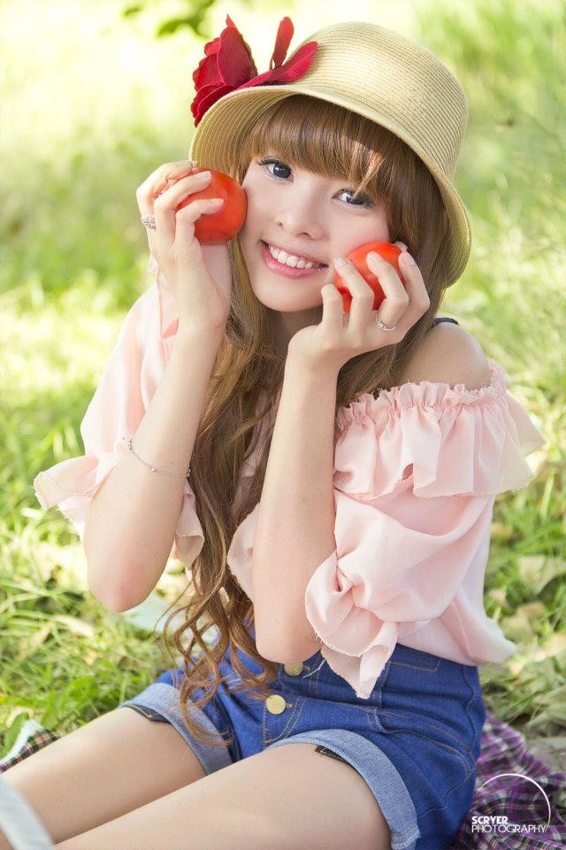 Xinh tươi trong chiếc áo phớt hồng và quần sooc ngắn, kết hợp chiếc mũ có gắn hoa, cô nàng vẫn rất đáng yêu. Xem thêm: Mỹ nhân facebook Việt: Bản sao của Tây Thi. Xinh tươi trong chiếc áo phớt hồng và quần sooc ngắn, kết hợp chiếc mũ có gắn hoa, cô nàng vẫn rất đáng yêu. Xem thêm: Mỹ nhân facebook Việt: Bản sao của Tây Thi.