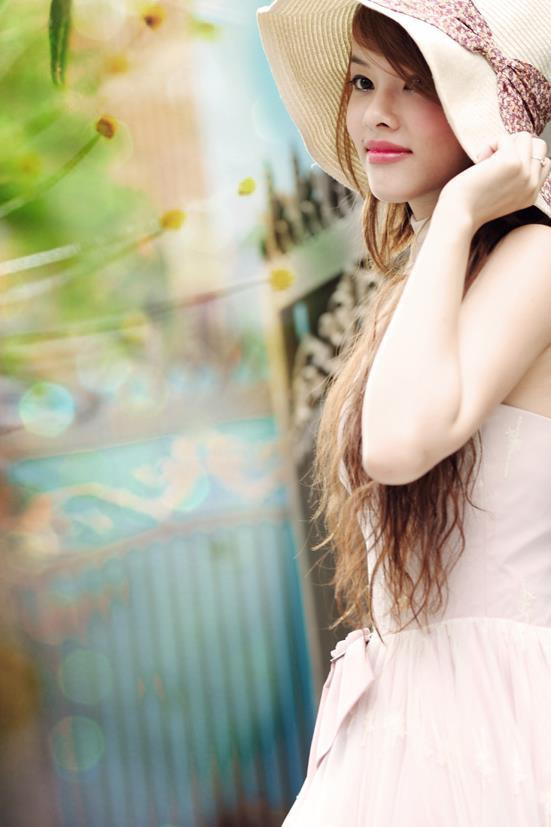 Từ mái tóc đến khuôn mặt đều rất "tây" mặc dù cô nàng mang trong mình dòng máu Á Đông Hoa - Việt. Xem thêm: Mỹ nhân facebook Việt: Bản sao của Tây Thi. Từ mái tóc đến khuôn mặt đều rất "tây" mặc dù cô nàng mang trong mình dòng máu Á Đông Hoa - Việt. Xem thêm: Mỹ nhân facebook Việt: Bản sao của Tây Thi.