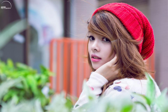 Mái tóc vàng óng mượt càng tôn lên chất "Tây" của cô nàng. Mái tóc vàng óng mượt càng tôn lên chất "Tây" của cô nàng.