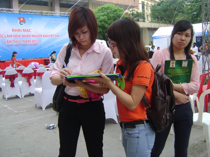 Những bạn sinh viên này sẽ xin những thông tin của các doanh nghiệp, các trung tâm giới thiệu việc làm để giúp những người khuyết tật có thể tìm được công việc phù hợp với khả năng và ước muốn Những bạn sinh viên này sẽ xin những thông tin của các doanh nghiệp, các trung tâm giới thiệu việc làm để giúp những người khuyết tật có thể tìm được công việc phù hợp với khả năng và ước muốn