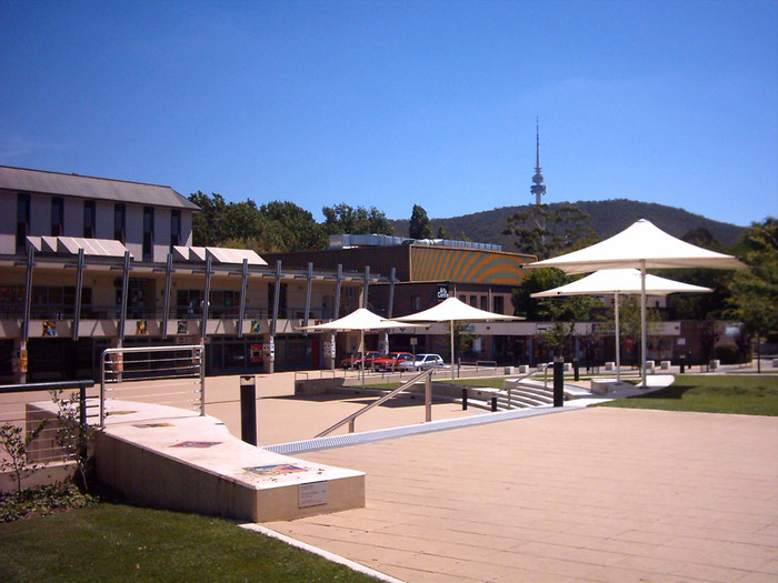 Là trường Đại học thuận tiện cho mọi hoạt động vui chơi và giải trí, phong cảnh lãng mạn, đẹp mắt