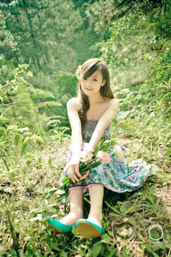 Nàng Eva lạc vào chốn rừng hoang vu, giữa chốn rừng hoang sơ ấy cô nàng kỳ thực như một nàng công chúa tuyệt sắc và đáng yêu. Xem thêm: "Thiên sứ 9X" hớp hồn cư dân mạng (P1): bản sao của Jang Na Ra Nàng Eva lạc vào chốn rừng hoang vu, giữa chốn rừng hoang sơ ấy cô nàng kỳ thực như một nàng công chúa tuyệt sắc và đáng yêu. Xem thêm: "Thiên sứ 9X" hớp hồn cư dân mạng (P1): bản sao của Jang Na Ra