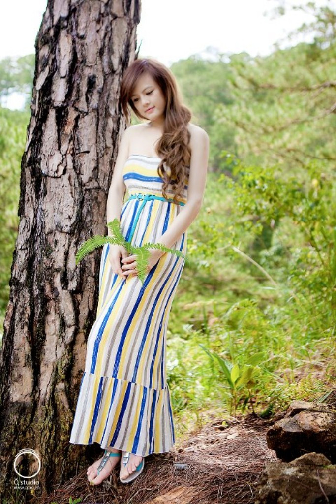 Búp bê Nga nổi bật giữa rừng xanh Đà lạt. Xem thêm: "Thiên sứ 9X" hớp hồn cư dân mạng (P1): bản sao của Jang Na Ra Búp bê Nga nổi bật giữa rừng xanh Đà lạt. Xem thêm: "Thiên sứ 9X" hớp hồn cư dân mạng (P1): bản sao của Jang Na Ra