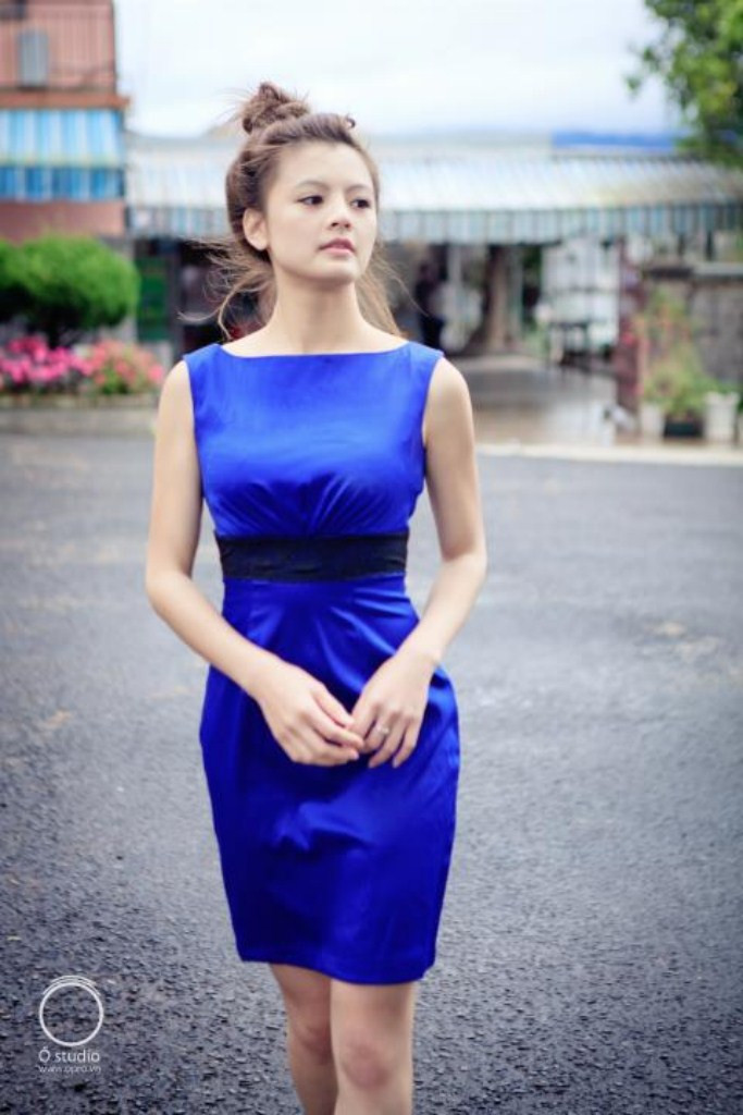 Thân hình quá chuẩn cùng với bộ đầm xanh càng tôn lên nước da trắng như truyết. Xem thêm: "Thiên sứ 9X" hớp hồn cư dân mạng (P1): bản sao của Jang Na Ra Thân hình quá chuẩn cùng với bộ đầm xanh càng tôn lên nước da trắng như truyết. Xem thêm: "Thiên sứ 9X" hớp hồn cư dân mạng (P1): bản sao của Jang Na Ra