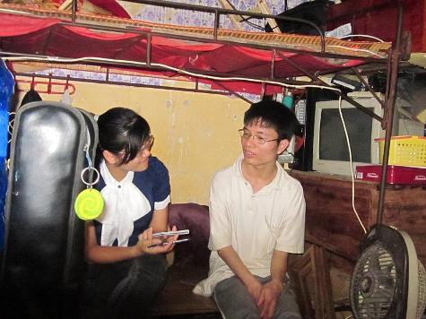 Trần Bá Trường (phải) trong phòng P104 B7 KTX ĐH Bách Khoa Hà Nội Trần Bá Trường (phải) trong phòng P104 B7 KTX ĐH Bách Khoa Hà Nội
