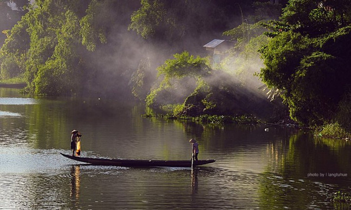 Sương hay khói...phải chăng là những ngôi nhà bên sông đang nấu bếp buổi sáng Sương hay khói...phải chăng là những ngôi nhà bên sông đang nấu bếp buổi sáng