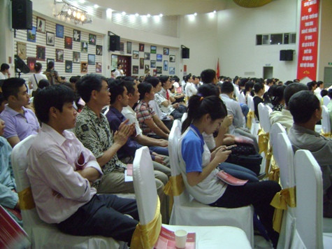 Đông đảo bạn bè, khách quý, bệnh nhân và người nhà bệnh nhân đến dự