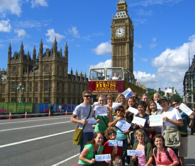 Mỗi năm, các du học sinh đóng góp 5 tỉ đô la Mỹ vào ngân sách nước Anh Mỗi năm, các du học sinh đóng góp 5 tỉ đô la Mỹ vào ngân sách nước Anh