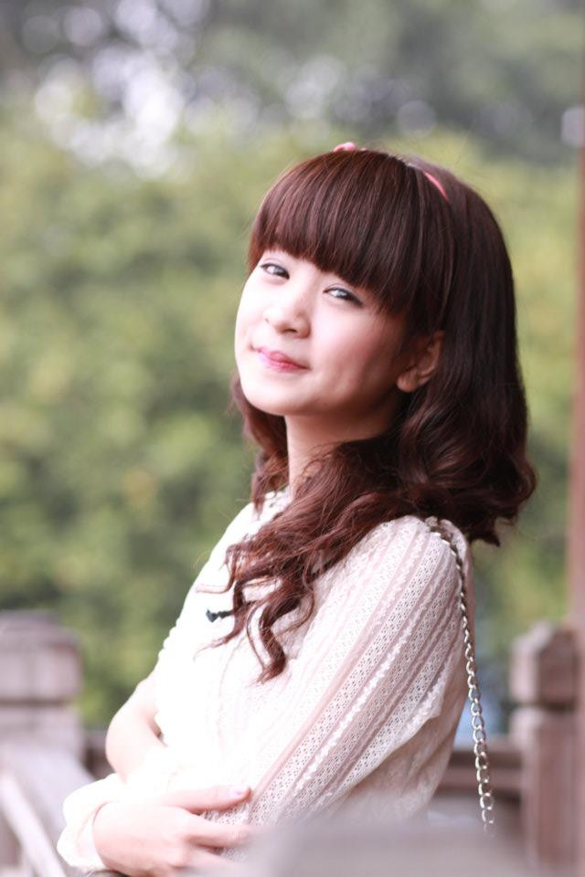 Dáng người nhỏ nhắn, nước da trắng mịn như cô công chứ bé nhỏ giữa cuộc sống đời thường Dáng người nhỏ nhắn, nước da trắng mịn như cô công chứ bé nhỏ giữa cuộc sống đời thường