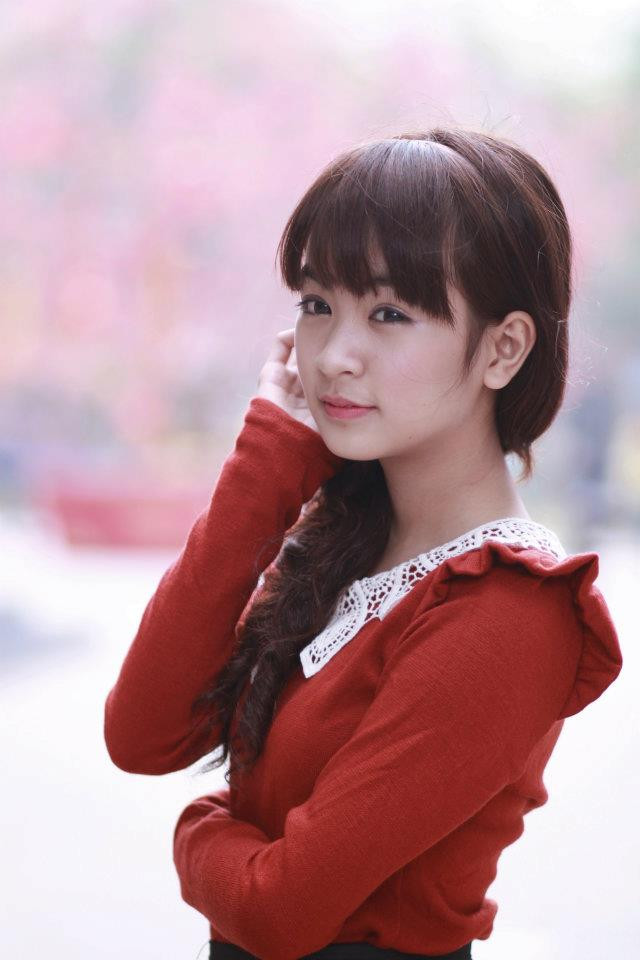 Ở trường Huyền Trang là cô bé không những xinh xắn, dễ thương mà còn đạt học sinh giỏi nhiều năm liền Ở trường Huyền Trang là cô bé không những xinh xắn, dễ thương mà còn đạt học sinh giỏi nhiều năm liền