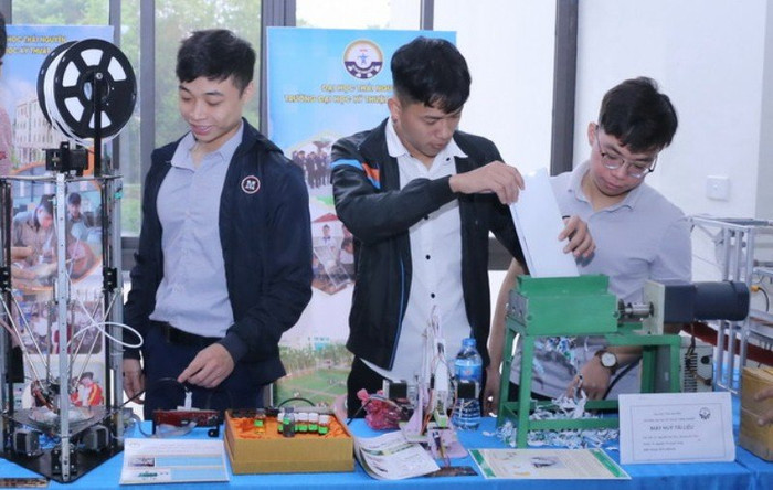 Hiện Đại học Thái Nguyên đang tổ chức đào tạo 142 ngành đào tạo trình độ đại học với trên 250 chương trình đào tạo, 63 ngành đào tạo trình độ thạc sĩ, 32 ngành đào tạo trình độ tiến sĩ, 20 ngành đào tạo chuyên khoa y dược, 04 ngành đào tạo bác sĩ nội trú và 25 ngành đào tạo trình độ cao đẳng 6358959830eb9fb5c6fa.jpg