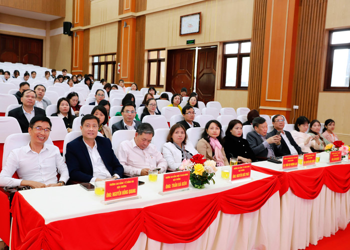 Đại diện một số trường cho rằng cần có sự thống nhất về chương trình đào tạo giữa các trường cao đẳng y dược 2543b0c9f81e54400d0f.jpg