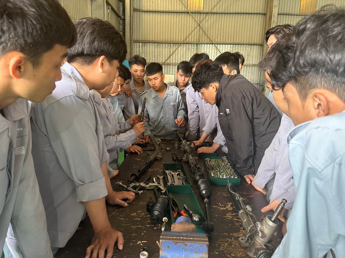 Trường Cao đẳng THACO xác định tầm nhìn là “Trở thành cơ sở đào tạo uy tín, tin cậy của THACO và các doanh nghiệp ngoài THACO ở lĩnh vực ô tô – cơ khí, nông – lâm nghiệp gdvn_3.jpg
