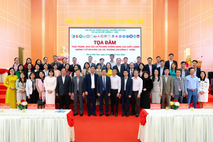 Tọa đàm thu hút sự tham gia đông đảo của lãnh đạo, đại diện các trường cao đẳng y - dược trong cả nước 1840cec586122a4c7303.jpg