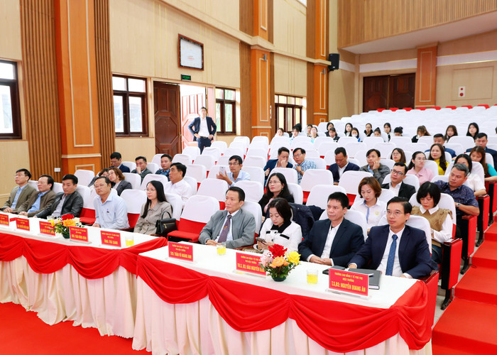 Các đại biểu tham dự tọa đàm 3f3eafb5e7624b3c1273.jpg