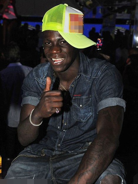 Trước sự hi vọng của bạn gái cũ, Balotelli đã yêu cầu một cuộc kiểm tra ADN và thẳng thừng tuyên bố không có cơ hội cho họ quay lại