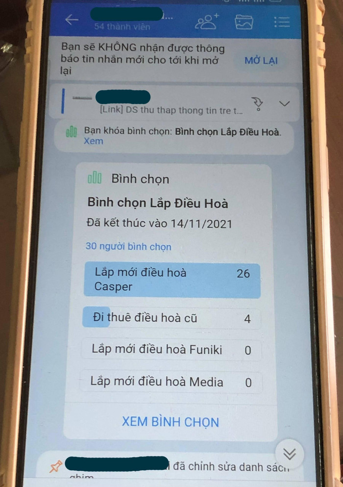 Tin nhắn bình chọn Ban đại diện phụ huynh trường Trung học cơ sở Kim Chung cung cấp cho rằng, phụ huynh đồng thuận khi ủng hộ mua điều hoà tặng nhà trường. Ảnh: Trung Dũng Tin nhắn bình chọn Ban đại diện phụ huynh trường Trung học cơ sở Kim Chung cung cấp cho rằng, phụ huynh đồng thuận khi ủng hộ mua điều hoà tặng nhà trường. Ảnh: Trung Dũng