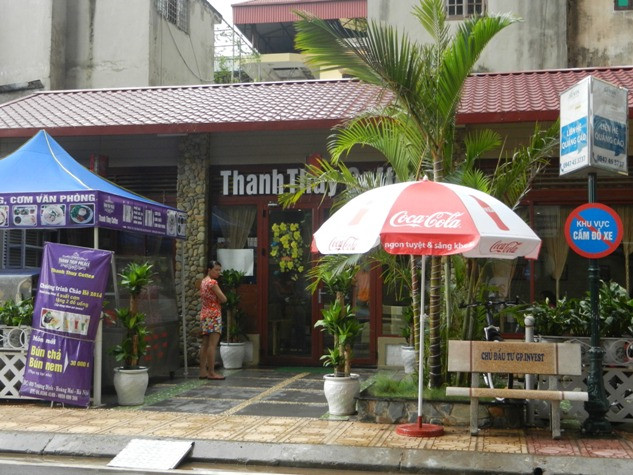 Tuy nhiên chủ đầu tư dự án Khu đô thị Nam Đô Complex là Công Ty Cổ Phần Đầu Tư Dầu Khí Toàn Cầu GP-Invest lại biến tiểu cảnh nhỏ với hồ nước, cây xanh trở thành quán cà phê. Tuy nhiên chủ đầu tư dự án Khu đô thị Nam Đô Complex là Công Ty Cổ Phần Đầu Tư Dầu Khí Toàn Cầu GP-Invest lại biến tiểu cảnh nhỏ với hồ nước, cây xanh trở thành quán cà phê.