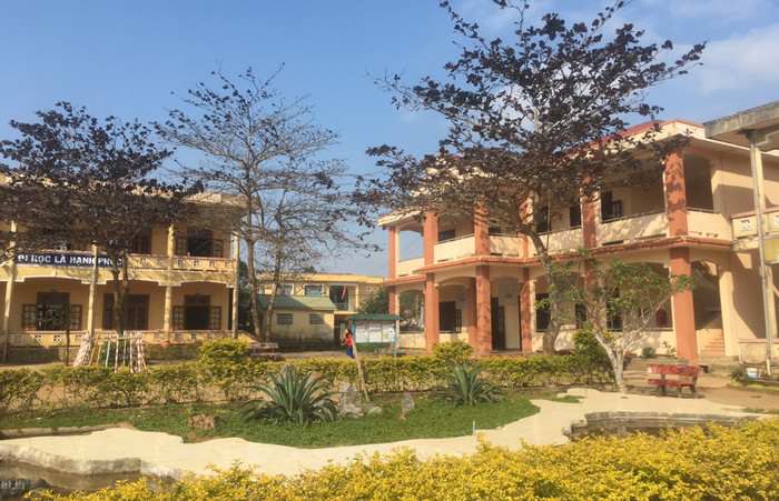 Hiệu trưởng Trường Tiểu học và Trung học cơ sở Tân Liên bị kỷ luật với hình thức khiển trách. Ảnh: th-thcstanlienhh.quangtri.edu.vn Hiệu trưởng Trường Tiểu học và Trung học cơ sở Tân Liên bị kỷ luật với hình thức khiển trách. Ảnh: th-thcstanlienhh.quangtri.edu.vn