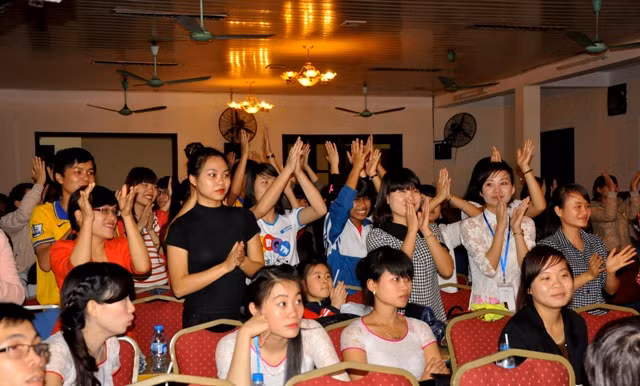 Mỗi tiết mục tham gia dự thi đều có sự ủng hộ và cổ vũ nhiệt tình của các bạn sinh viên.